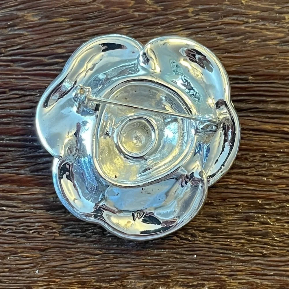 N/A this brooch